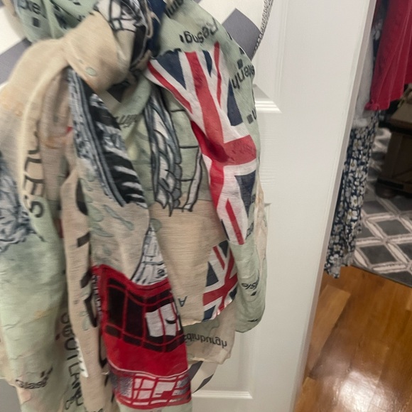 London Themed Scarf with Red and Black Accents - Picture 12 of 13